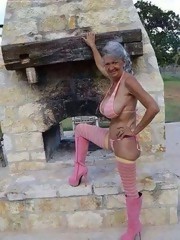 Granny Amateur sexy woman erotic pics
