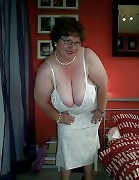Granny Big Boobs whore missis shows pink pussy